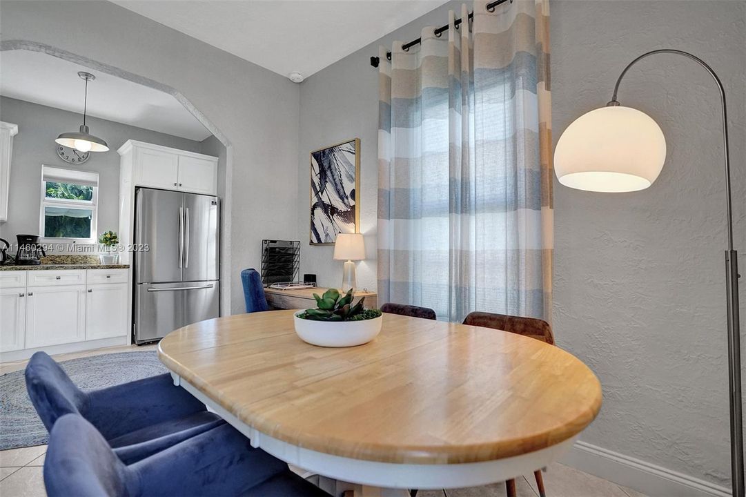 Recently Sold: $1,225,000 (2 beds, 1 baths, 890 Square Feet)
