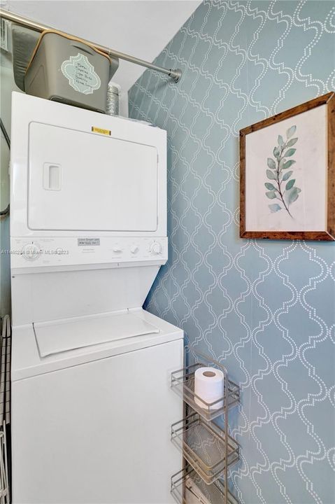 Recently Sold: $1,225,000 (2 beds, 1 baths, 890 Square Feet)