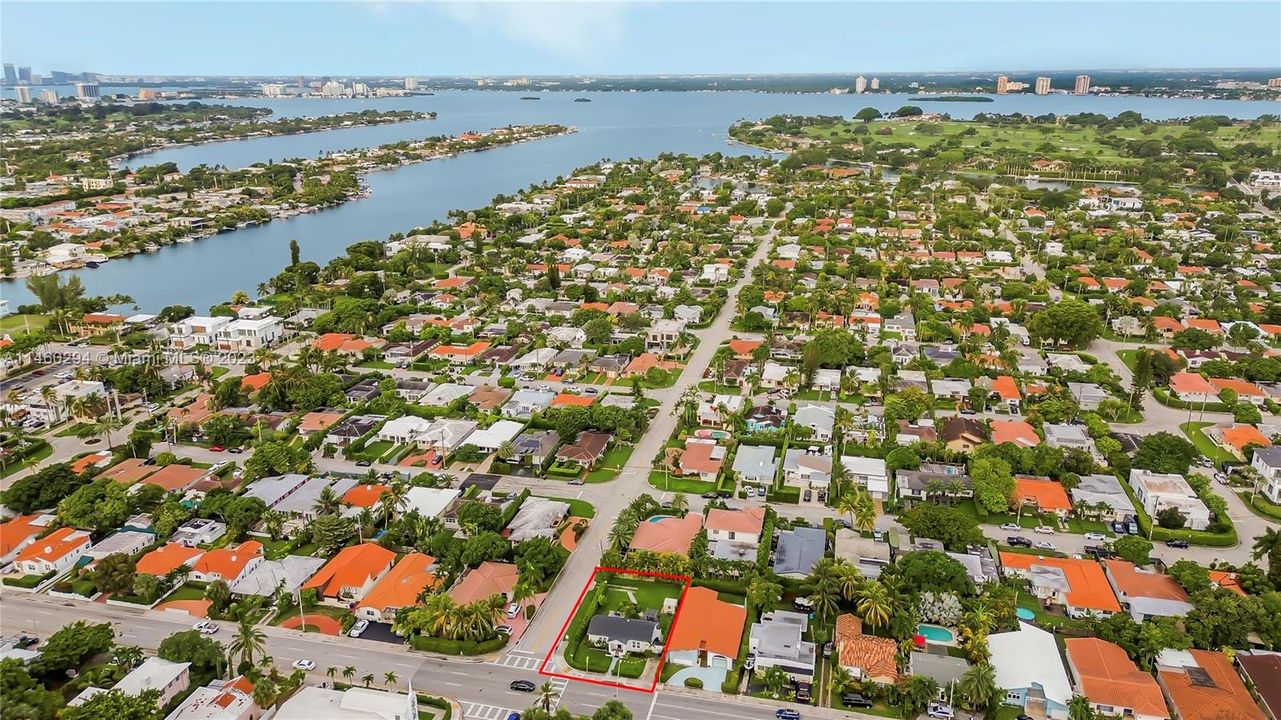 Recently Sold: $1,225,000 (2 beds, 1 baths, 890 Square Feet)