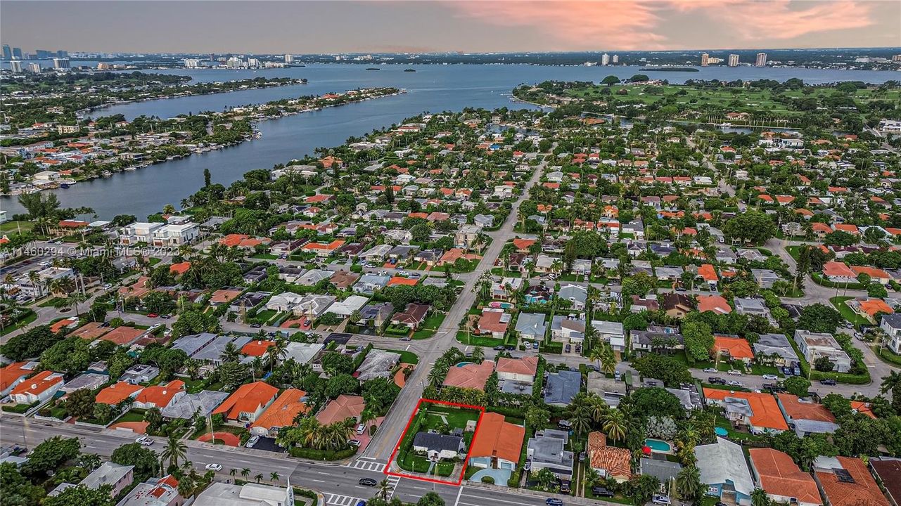 Recently Sold: $1,225,000 (2 beds, 1 baths, 890 Square Feet)