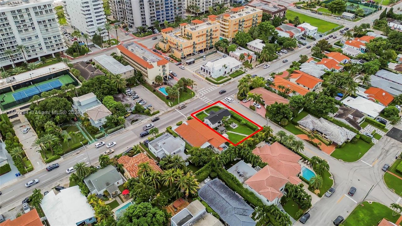 Recently Sold: $1,225,000 (2 beds, 1 baths, 890 Square Feet)