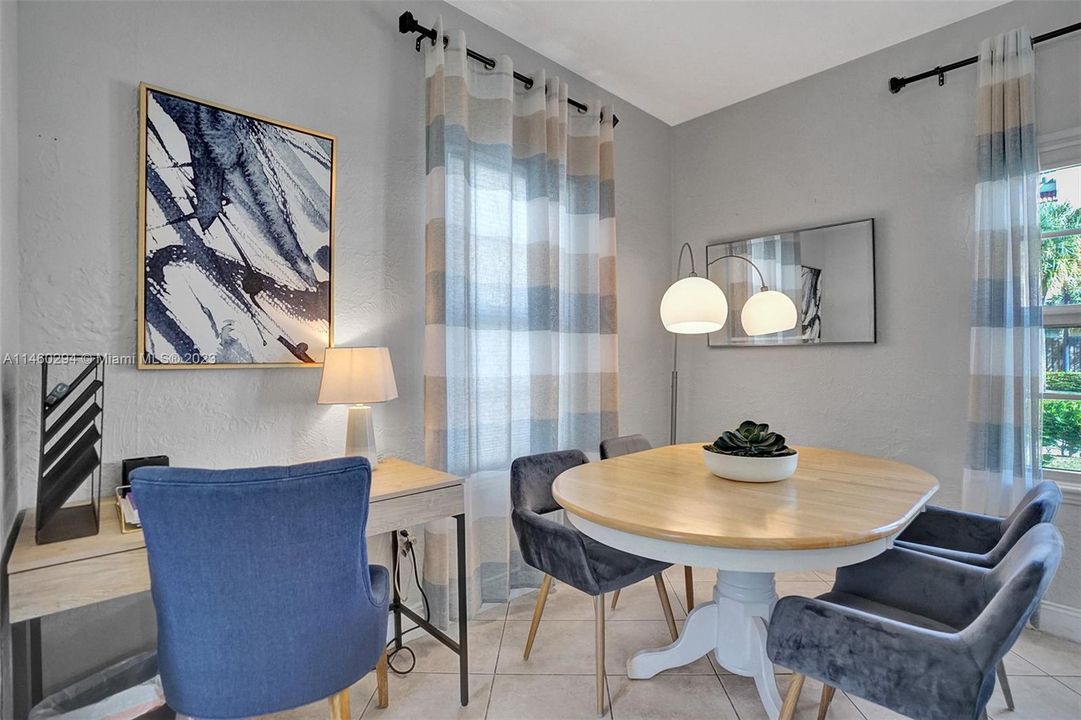 Recently Sold: $1,225,000 (2 beds, 1 baths, 890 Square Feet)