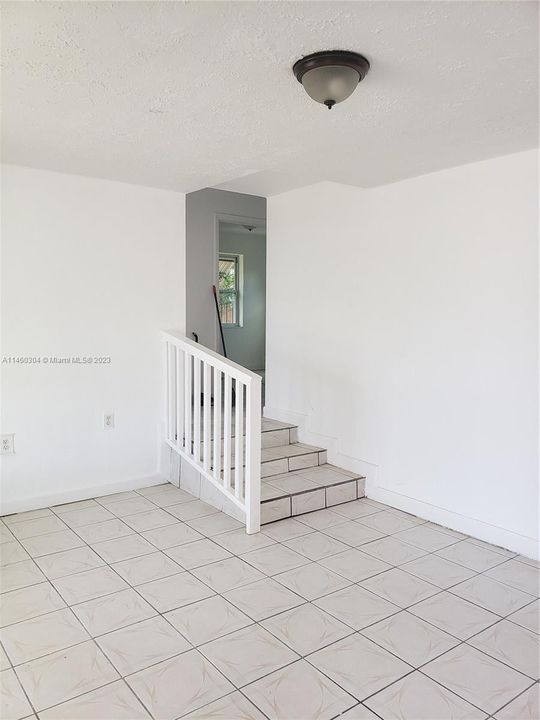 Recently Sold: $365,000 (3 beds, 2 baths, 1424 Square Feet)