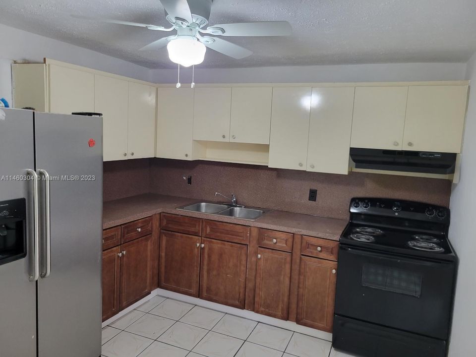 Recently Sold: $365,000 (3 beds, 2 baths, 1424 Square Feet)