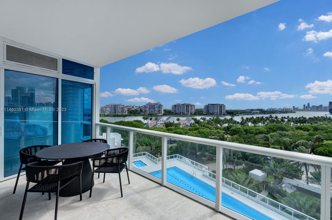 Recently Sold: $4,500,000 (2 beds, 2 baths, 1591 Square Feet)