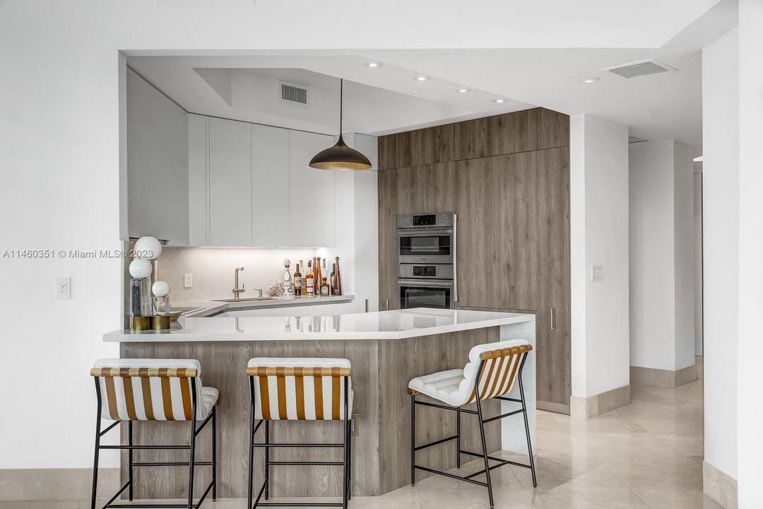 Recently Sold: $4,500,000 (2 beds, 2 baths, 1591 Square Feet)