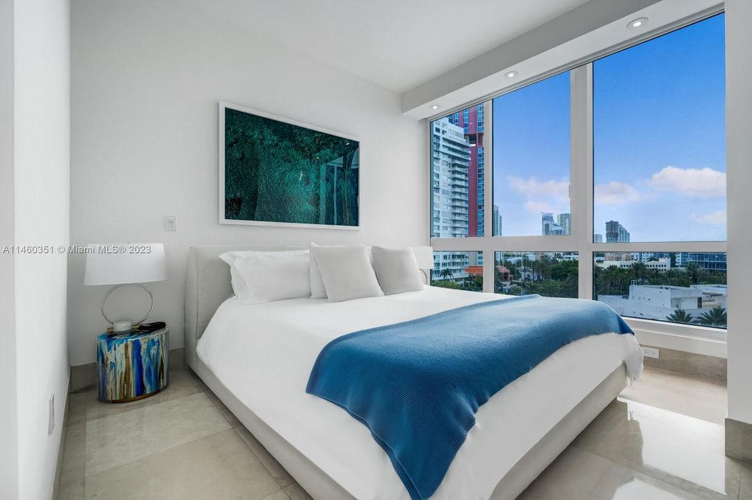 Recently Sold: $4,500,000 (2 beds, 2 baths, 1591 Square Feet)