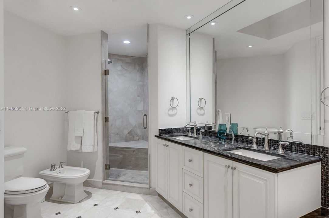 Recently Sold: $4,500,000 (2 beds, 2 baths, 1591 Square Feet)