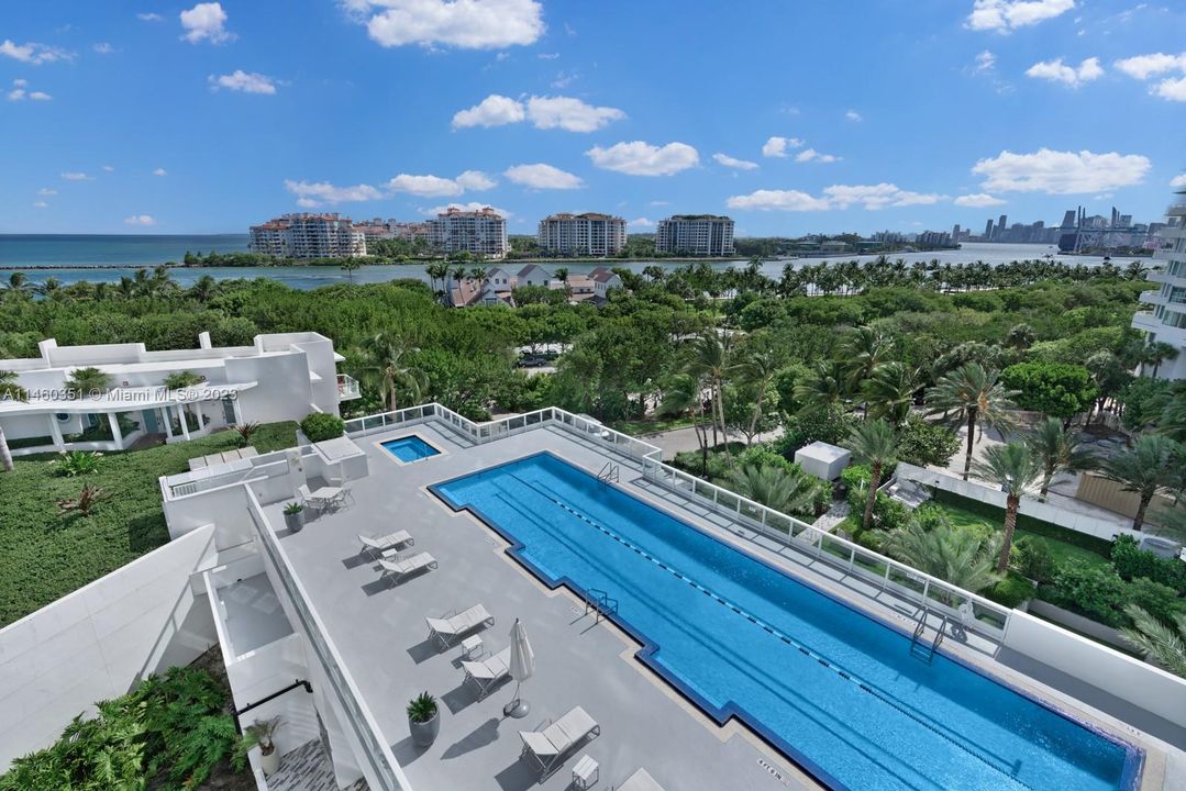Recently Sold: $4,500,000 (2 beds, 2 baths, 1591 Square Feet)