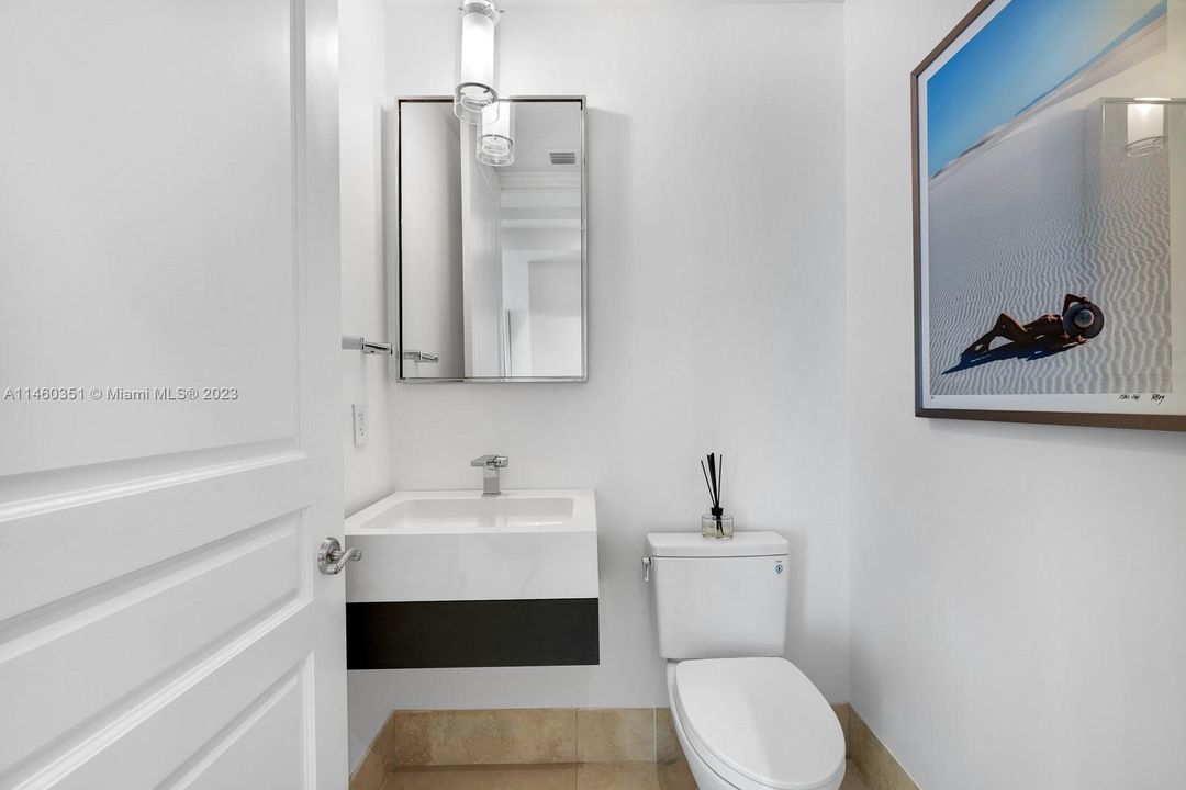 Recently Sold: $4,500,000 (2 beds, 2 baths, 1591 Square Feet)