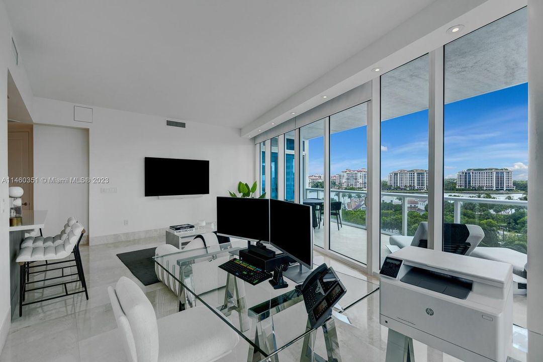 Recently Sold: $4,500,000 (2 beds, 2 baths, 1591 Square Feet)
