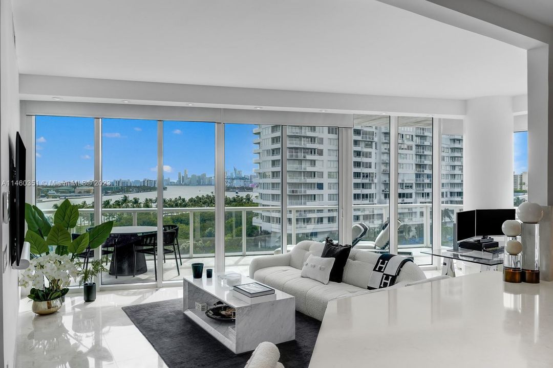 Recently Sold: $4,500,000 (2 beds, 2 baths, 1591 Square Feet)