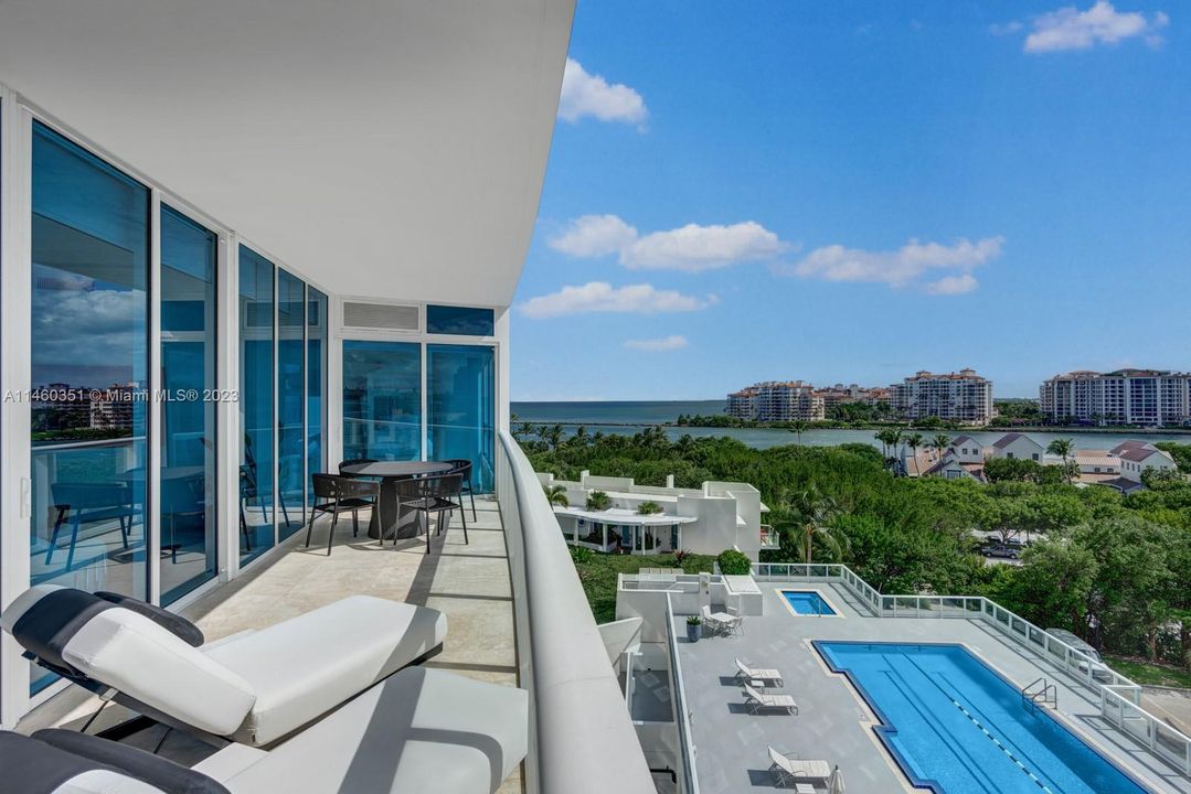 Recently Sold: $4,500,000 (2 beds, 2 baths, 1591 Square Feet)