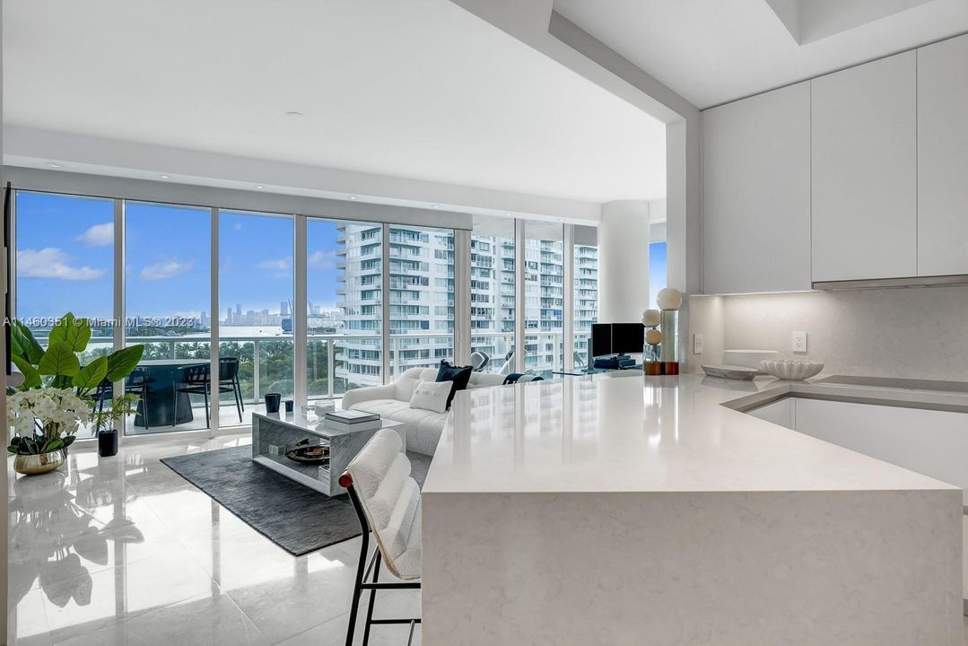 Recently Sold: $4,500,000 (2 beds, 2 baths, 1591 Square Feet)