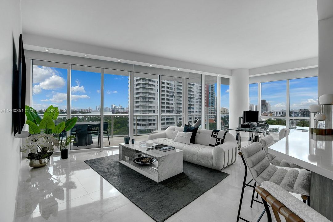 Recently Sold: $4,500,000 (2 beds, 2 baths, 1591 Square Feet)
