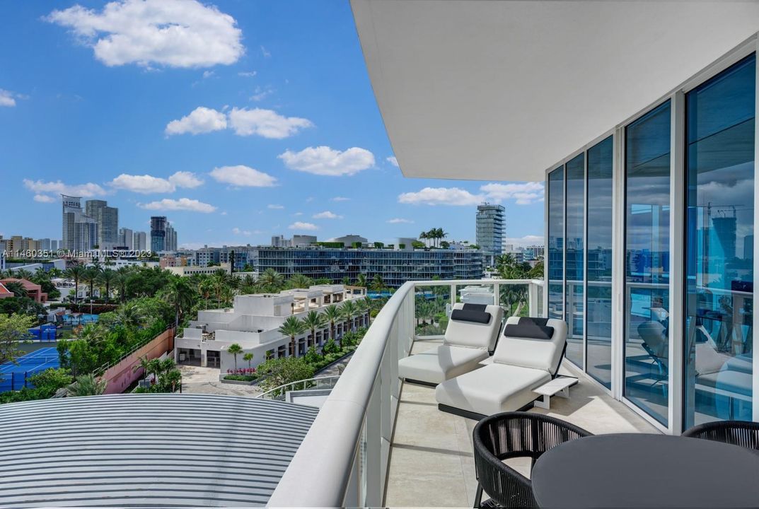 Recently Sold: $4,500,000 (2 beds, 2 baths, 1591 Square Feet)