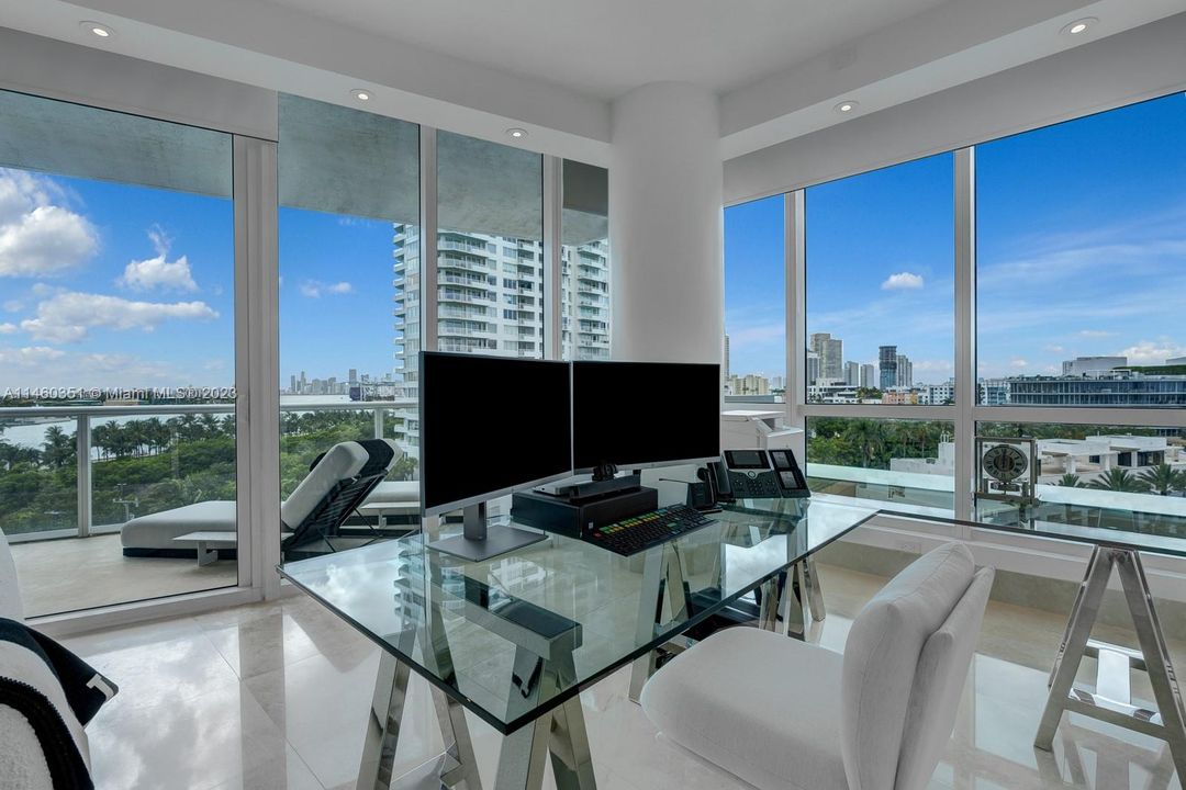 Recently Sold: $4,500,000 (2 beds, 2 baths, 1591 Square Feet)
