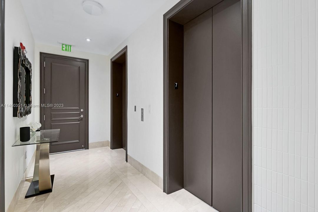 Recently Sold: $4,500,000 (2 beds, 2 baths, 1591 Square Feet)