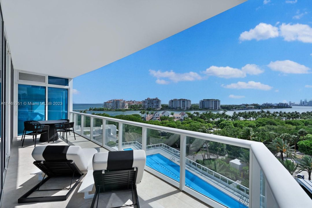 Recently Sold: $4,500,000 (2 beds, 2 baths, 1591 Square Feet)