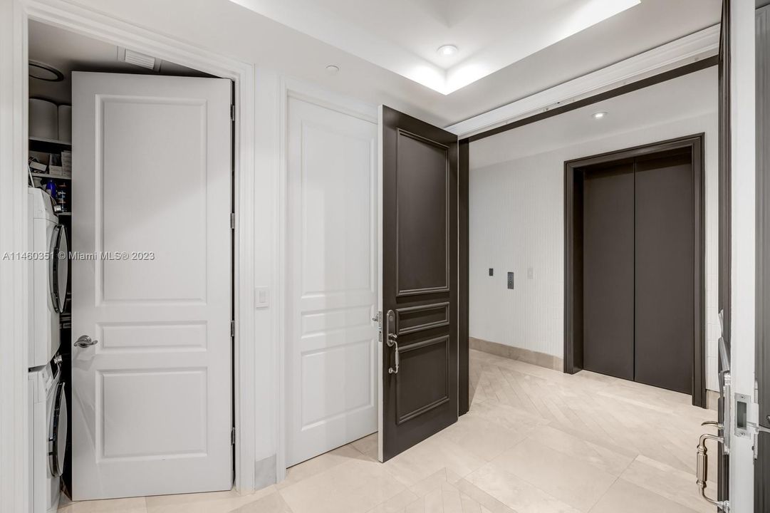 Recently Sold: $4,500,000 (2 beds, 2 baths, 1591 Square Feet)