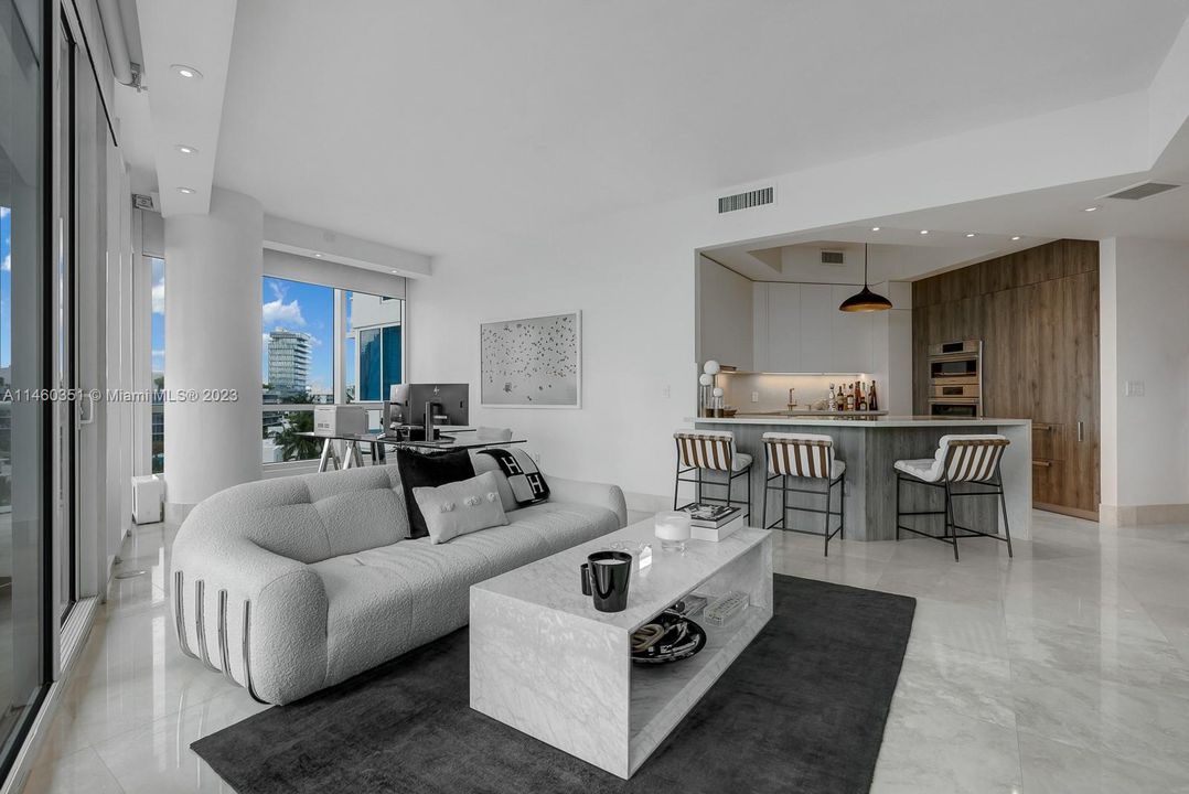 Recently Sold: $4,500,000 (2 beds, 2 baths, 1591 Square Feet)