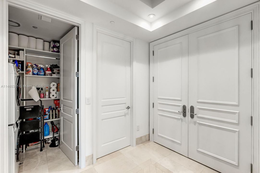 Recently Sold: $4,500,000 (2 beds, 2 baths, 1591 Square Feet)