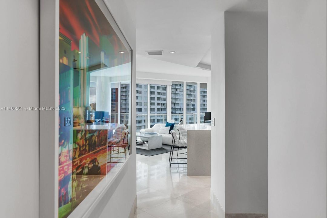 Recently Sold: $4,500,000 (2 beds, 2 baths, 1591 Square Feet)