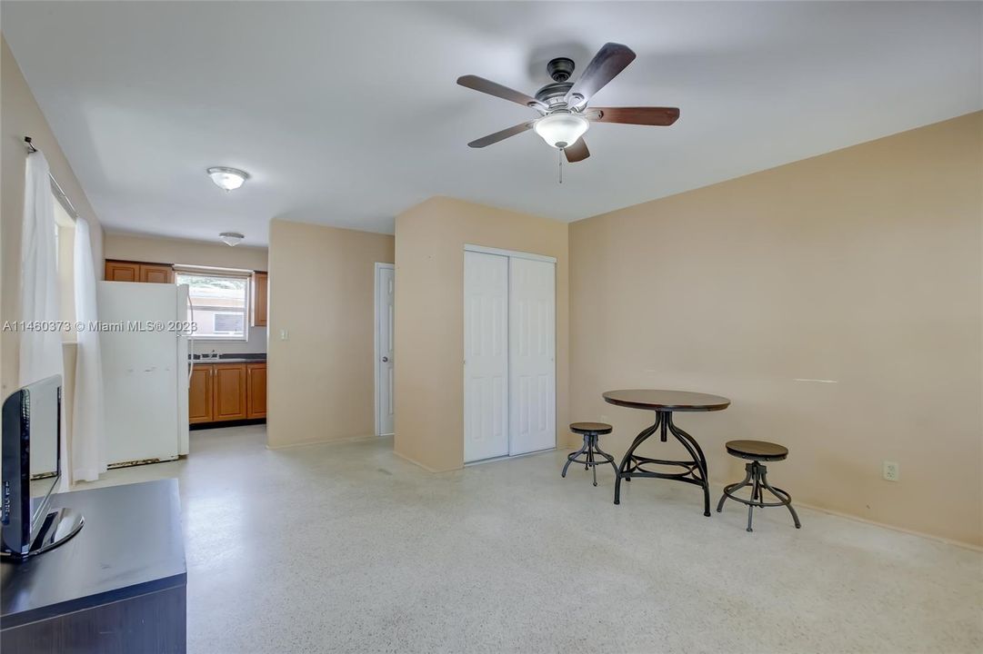 最近售出: $485,000 (0 贝兹, 0 浴室, 886 平方英尺)