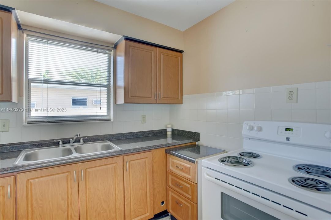 最近售出: $485,000 (0 贝兹, 0 浴室, 886 平方英尺)