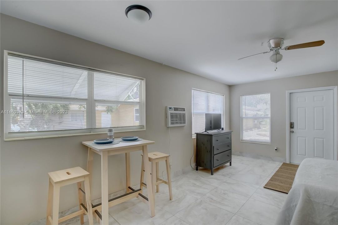 最近售出: $485,000 (0 贝兹, 0 浴室, 886 平方英尺)