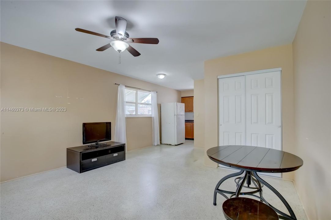 最近售出: $485,000 (0 贝兹, 0 浴室, 886 平方英尺)