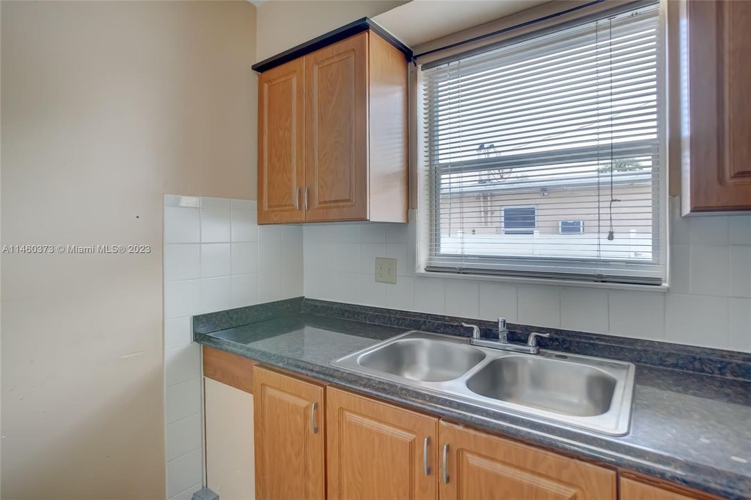 最近售出: $485,000 (0 贝兹, 0 浴室, 886 平方英尺)