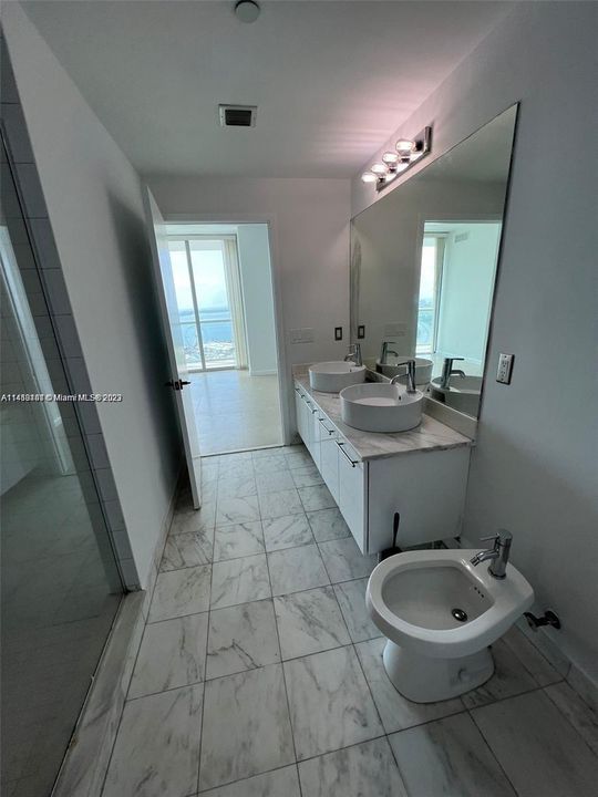 Recently Rented: $4,150 (2 beds, 2 baths, 1198 Square Feet)