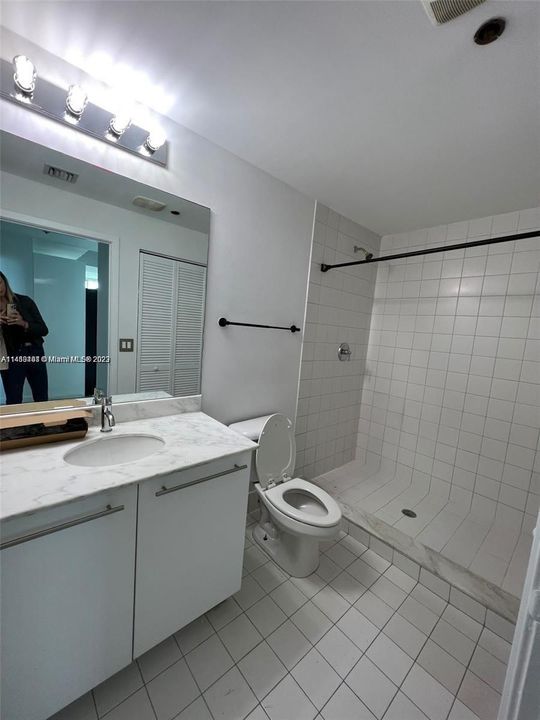 Recently Rented: $4,150 (2 beds, 2 baths, 1198 Square Feet)