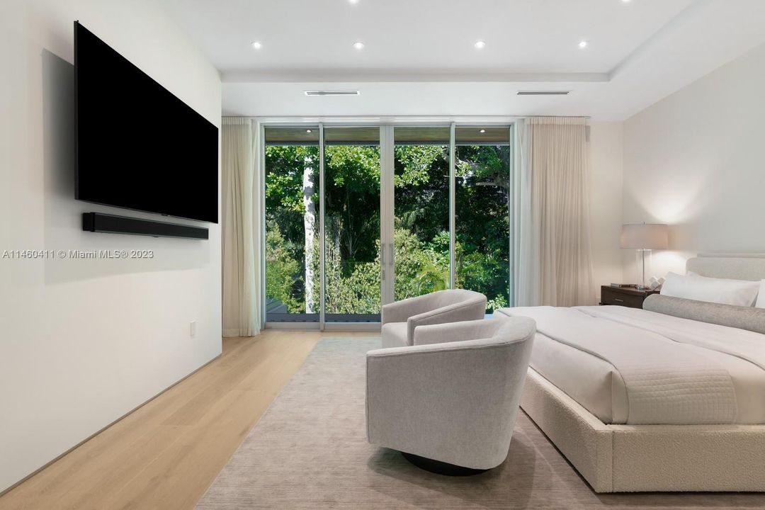 Недавно продано: $4,900,000 (5 спален, 6 ванн, 3918 Квадратных фут)