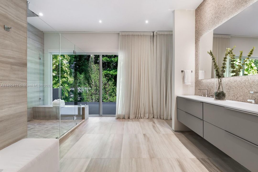 Недавно продано: $4,900,000 (5 спален, 6 ванн, 3918 Квадратных фут)