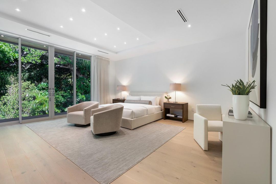 Недавно продано: $4,900,000 (5 спален, 6 ванн, 3918 Квадратных фут)