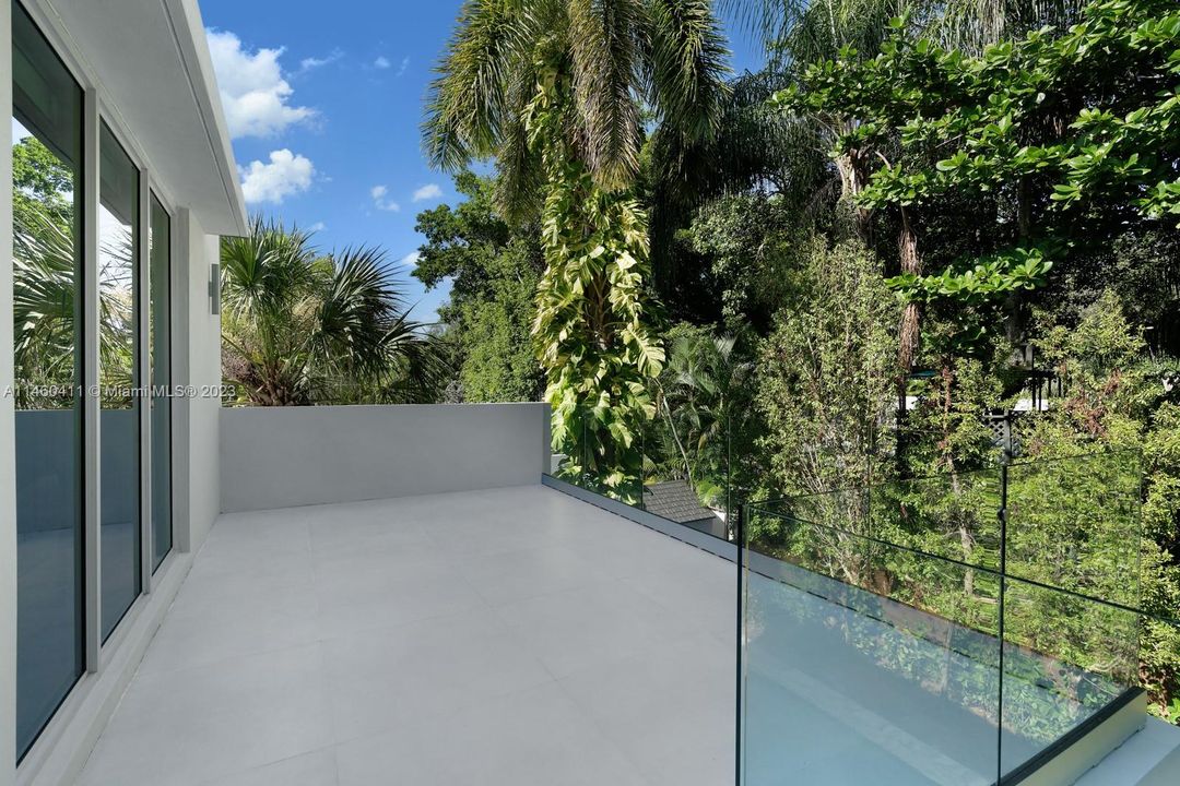 PRIVATE MASTER BEDROOM BALCONY