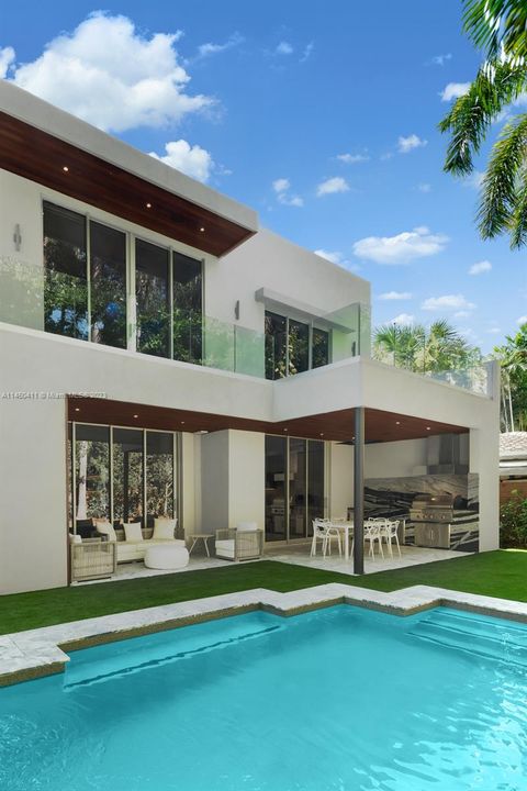 Недавно продано: $4,900,000 (5 спален, 6 ванн, 3918 Квадратных фут)