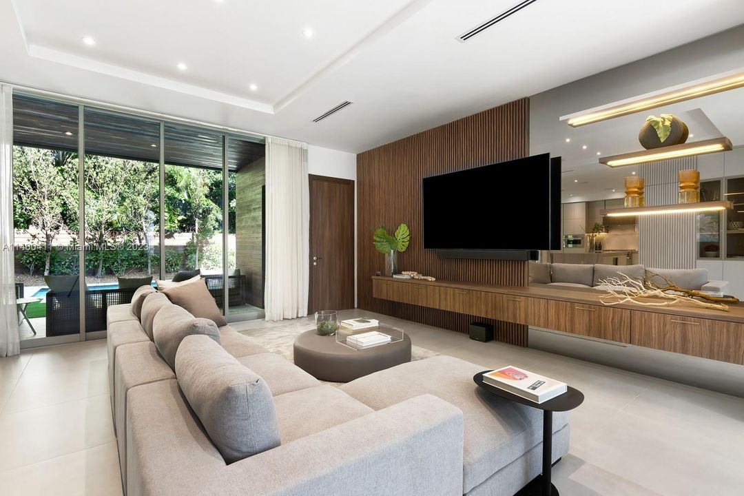 Недавно продано: $4,900,000 (5 спален, 6 ванн, 3918 Квадратных фут)