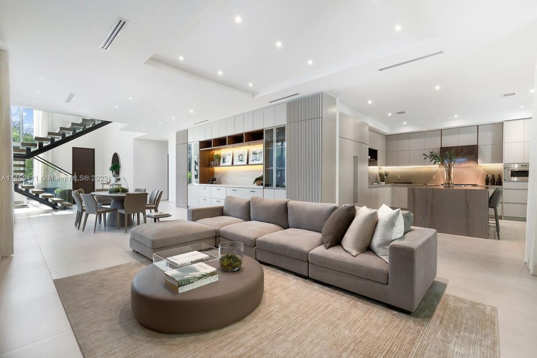 Недавно продано: $4,900,000 (5 спален, 6 ванн, 3918 Квадратных фут)