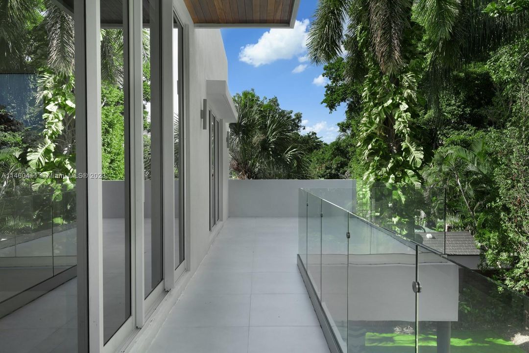 PRIVATE MASTER BEDROOM BALCONY