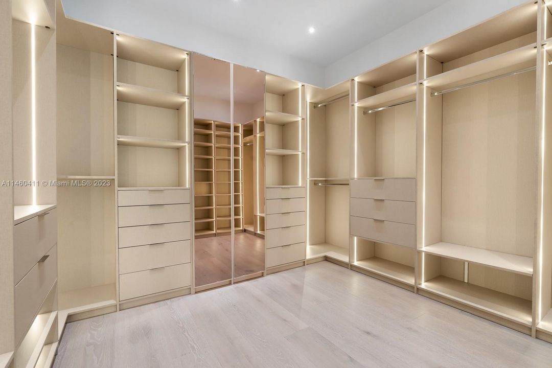 MASTER BEDROOM WALK IN CLOSET