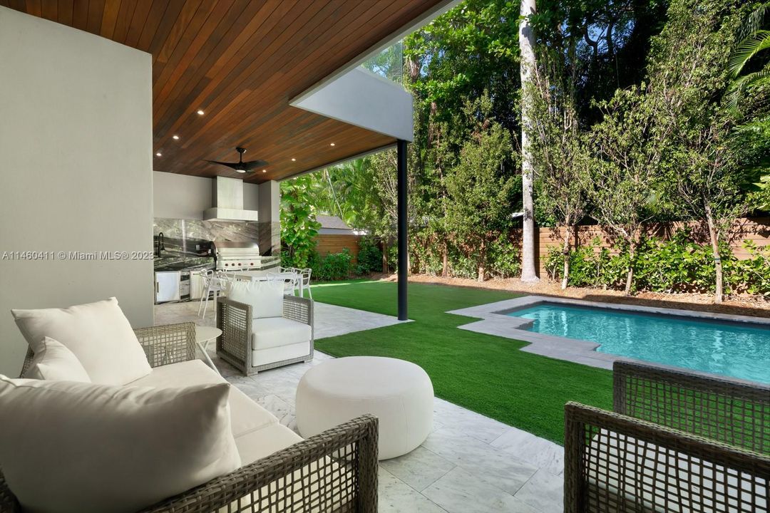 Недавно продано: $4,900,000 (5 спален, 6 ванн, 3918 Квадратных фут)