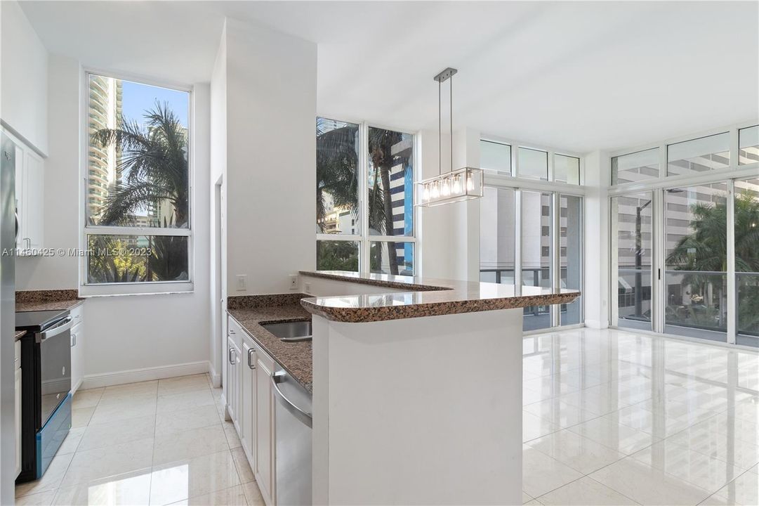 Recently Rented: $4,500 (2 beds, 2 baths, 1200 Square Feet)