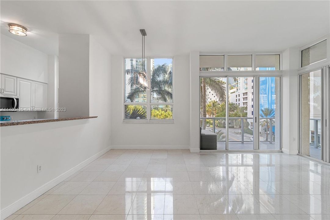 Recently Rented: $4,500 (2 beds, 2 baths, 1200 Square Feet)