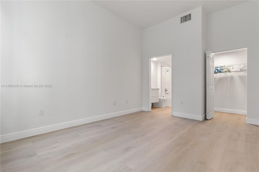 Recently Rented: $4,500 (2 beds, 2 baths, 1200 Square Feet)