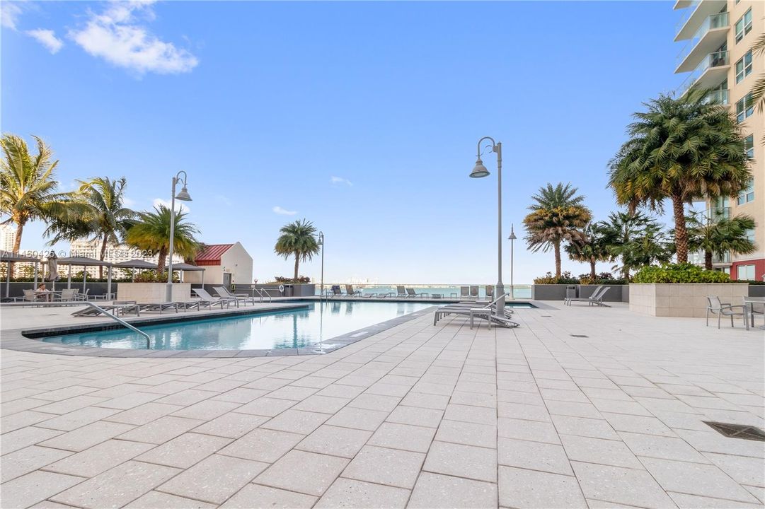 Recently Rented: $4,500 (2 beds, 2 baths, 1200 Square Feet)