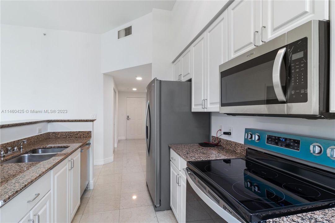 Recently Rented: $4,500 (2 beds, 2 baths, 1200 Square Feet)