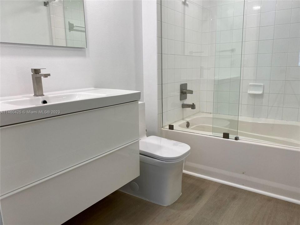 Recently Rented: $4,500 (2 beds, 2 baths, 1200 Square Feet)